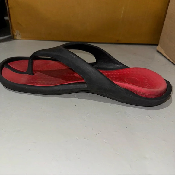 Men’s Crocs Brand Casual Red and Black Rubber Summer Flip Flops Sandals Size: 10 - Picture 14 of 16